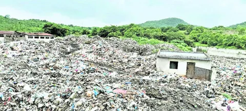 ‘డంపు’.. కంపు