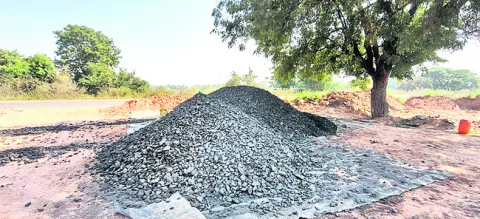 దొడ్డిదారిన నల్లబంగారం..!