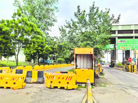 కష్టాల ‘ప్లాజా’ ! 