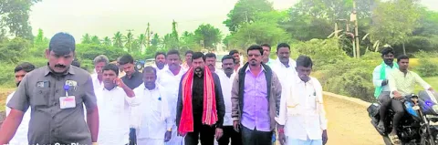 ఉచితమని రూ.500 వసూలు చేస్తారా?