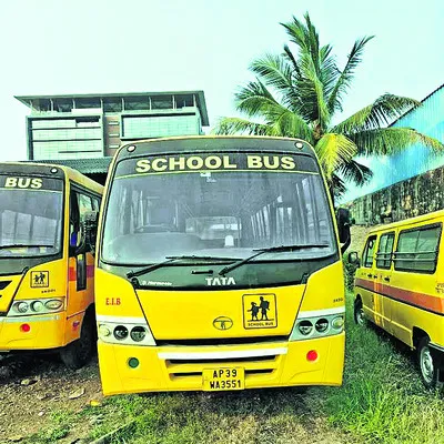 బడి బస్సు భద్రమేనా..? 