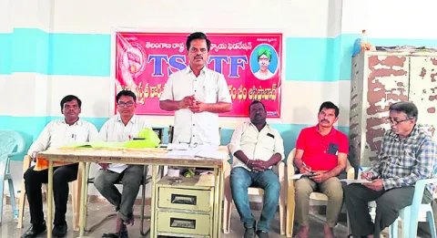 ఇన్‌సర్వీస్‌ టీచర్లకు  మినహాయింపు ఇవ్వాలి
