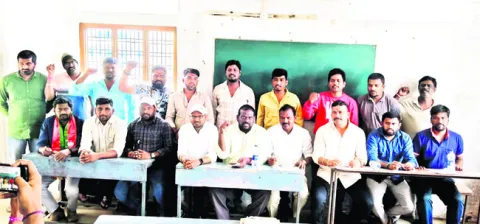 స్కూల్‌ వ్యాన్‌ డ్రైవర్ల వేతనాలు పెంచాలి