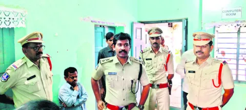 నిర్భయంగా ఓటు హక్కు వినియోగించుకోవాలి