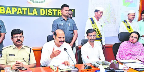 అధికారులు అప్రమత్తంగా ఉండాలి 