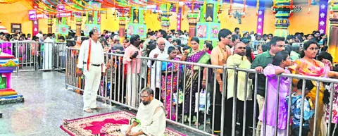 కార్తికేయుని సన్నిధిలో భక్తజన సందడి 