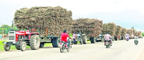 గవర్నర్‌ కోసం ట్రాఫిక్‌ నిలిపివేత 