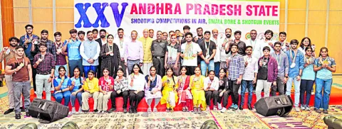 విజేతలకు పతకాలు ప్రదానోత్సవం 