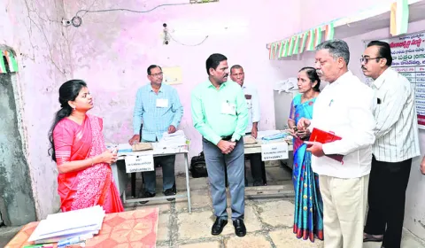 నామినేషన్ల ప్రక్రియ సజావుగా నిర్వహించాలి