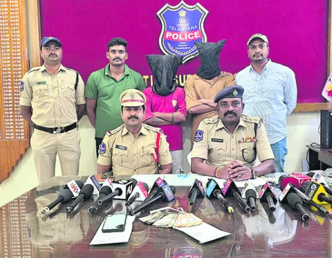టిప్పర్‌ ఢీకొని   యువకుడి దుర్మరణం