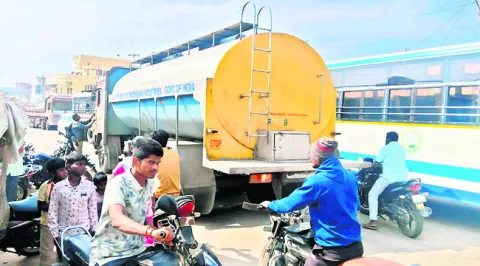 ఇరుకు చౌరస్తాలో ట్రా‘ఫికర్‌’