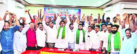 గిరిజనులపై సర్కార్‌ నిర్లక్ష్యం 
