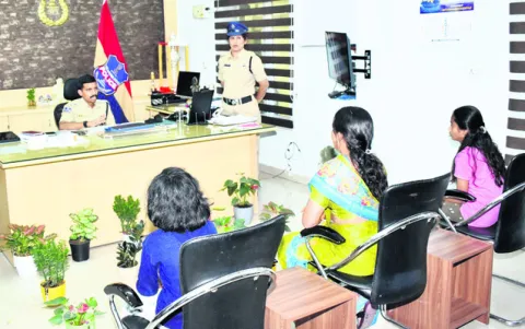 ఆరు నెలల్లో పోలీస్‌ ప్రజావాణికి 352 ఫిర్యాదులు
