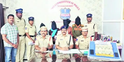 నకిలీ బంగారంతో మోసం