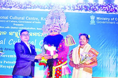 కళాకారుల్లో నూతనోత్సాహం 