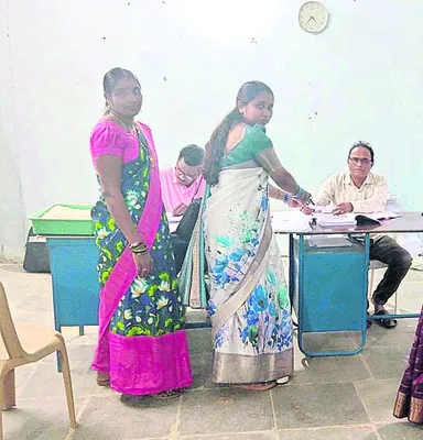 నామినేషన్ల జోరు