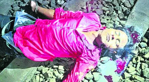 రైల్వే ట్రాక్‌పై గుర్తు తెలియని మృతదేహం