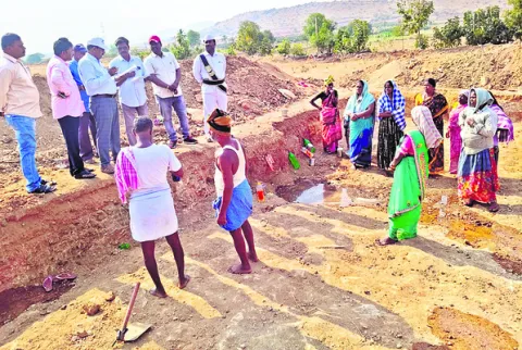 లక్ష మంది కూలీలకు ఉపాధి కట్‌