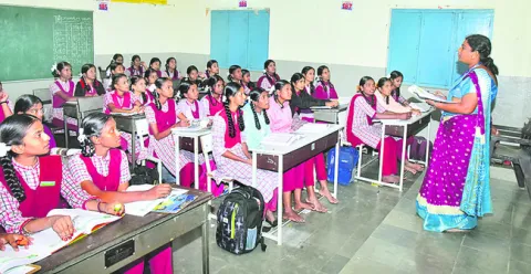 సమీపిస్తున్న పరీక్షలు.. ఎన్నికల విధుల్లో టీచర్లు 