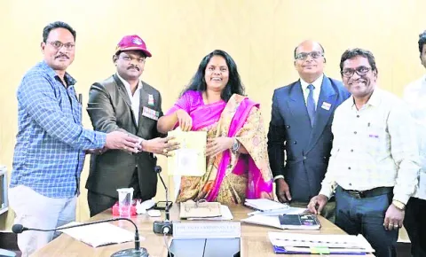 సాయుధ దళాల పతాక దినోత్సవ నిధికి విరాళాలివ్వాలి 