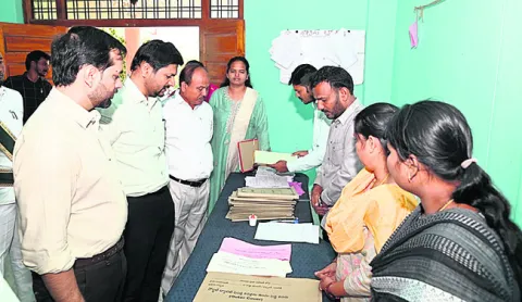 ఎన్నికల సామగ్రి పంపిణీకి ఏర్పాట్లు