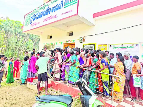 ● రబీలోనూ వీడని యూరియా వెతలు 