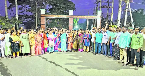 చేనేత కార్మికుల నిరసన