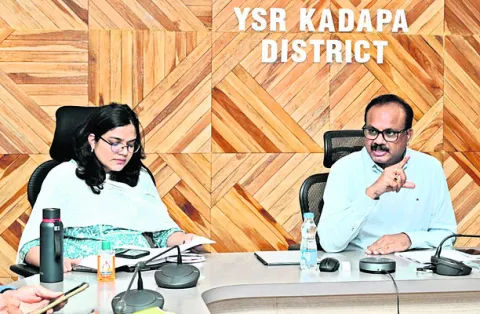 జిల్లాలో స్మార్ట్‌ కిచెన్‌ షెడ్స్‌ పూర్తి చేయాలి 