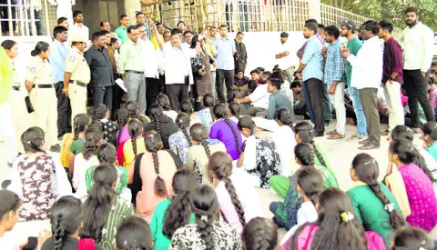 ఇంటర్నల్స్‌ వాయిదా