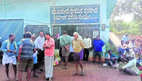 రబీలోనూ యూరియా కష్టాలు 
