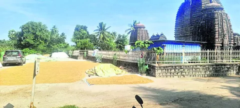 శ్రీముఖలింగంలో భక్తుల అవస్థలు 