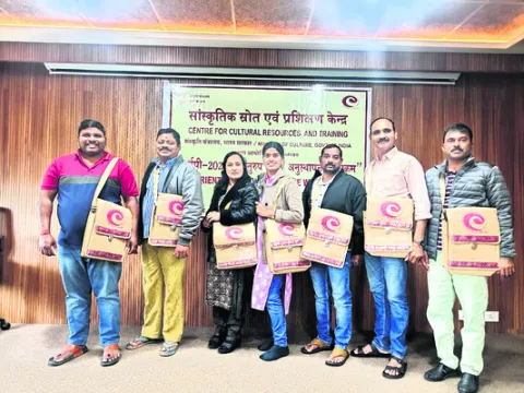 కలెక్టరేట్‌లో  తెలంగాణ తల్లి విగ్రహం ఆవిష్కరణ 