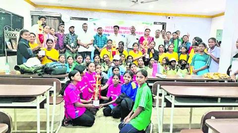 ఉత్సాహంగా హాకీ, ఫుట్‌బాల్‌ పోటీలు 