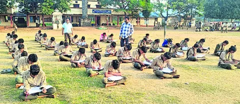 వెనుకబడిన విద్యార్థులపై నిర్లక్ష్యం