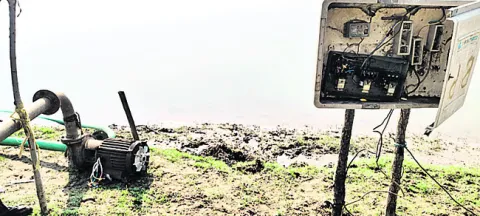 విద్యుత్‌ మోటార్ల వైర్లు చోరీ 
