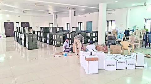 తొలి విడతకు తెర