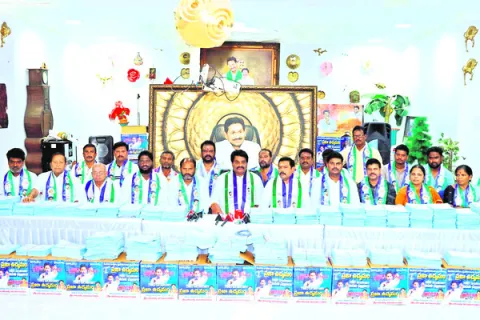 ఉద్యమంలా కోటి సంతకాల సేకరణ 