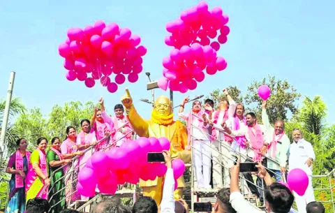 సబ్బండవర్గాలను ఏకం చేసిన కేసీఆర్‌