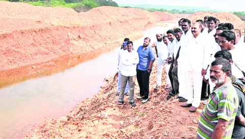 రైతుల పేరుతో సోమిరెడ్డి దోపిడీ 