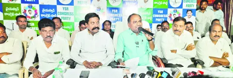 దోచిపెట్టే వారికి మెడికల్‌ కాలేజీలు