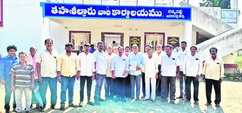 ఆర్సెలర్‌ మిట్టల్‌ టౌన్‌షిప్‌కు భూములు ఇవ్వం 