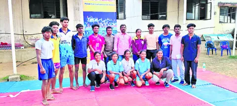 జాతీయ స్థాయి పోటీలకు గిరిజన క్రీడాకారులు 