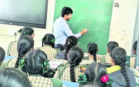 వంద శాతం ఉత్తీర్ణత సాధించాలి 