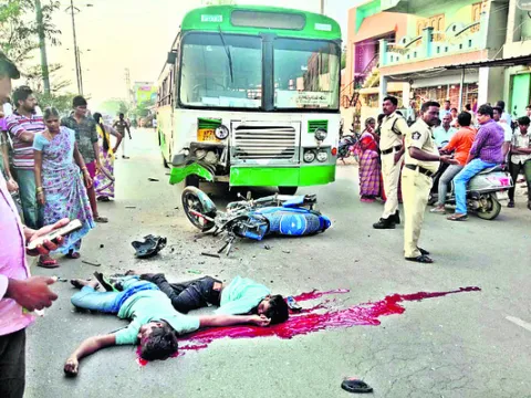 ఎర్రగుంట్లలో ఘోర రోడ్డు ప్రమాదం