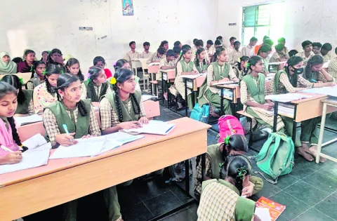 పది విద్యార్థికి విషమ పరీక్ష! 