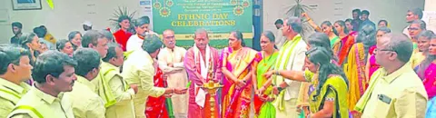 వర్సిటీలో ఘనంగా ఎథ్నిక్‌ డే