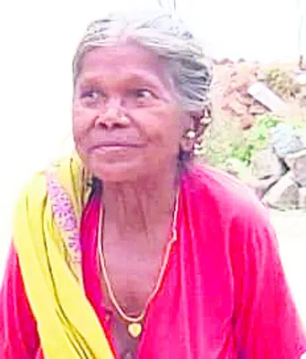 చీరకు నిప్పంటుకొని వృద్ధురాలు సజీవ దహనం
