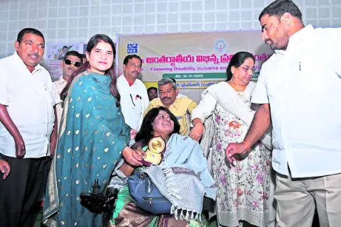 విభిన్న ప్రతిభావంతులకు అండగా ఉందాం