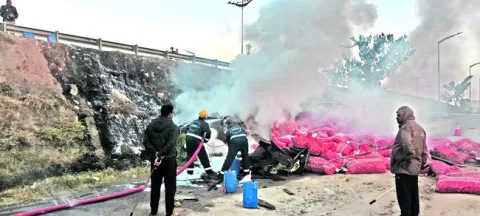 లారీ బోల్తా 