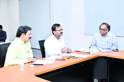 మూడో విడత పోలింగ్‌ సిబ్బంది ర్యాండమైజేషన్‌ 